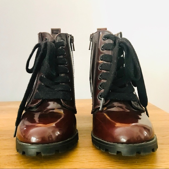 Vegan Patent Leather Lace Up Ankle Boot Size 7 - Picture 3 of 8